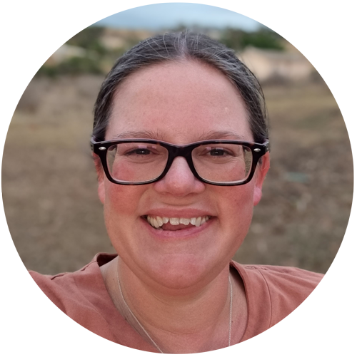 Laura-Davey-Wild-Heart-Marketing-Circle Laura-Davey-Wild-Heart-Marketing